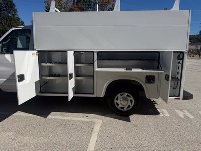 2025 Ford E-Series Cutaway Base