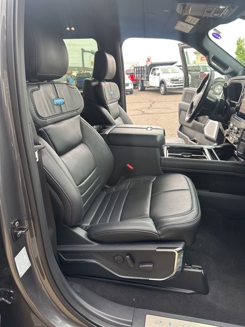 2026 Ford Super Duty F-350 SRW Platinum