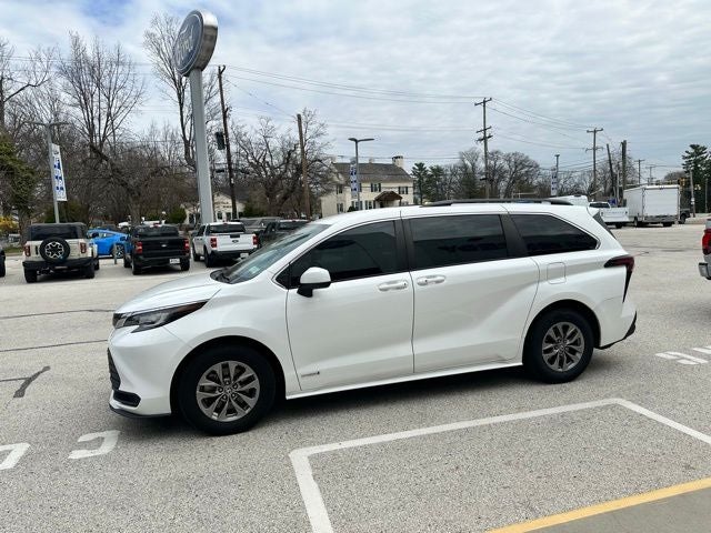 2021 Toyota Sienna LE