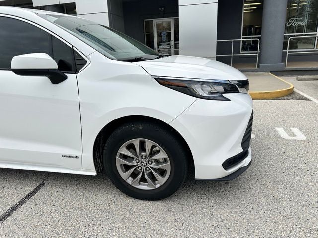 2021 Toyota Sienna LE
