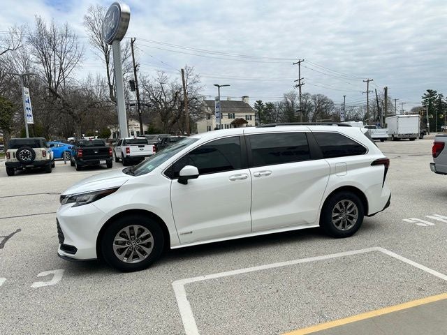 2021 Toyota Sienna LE