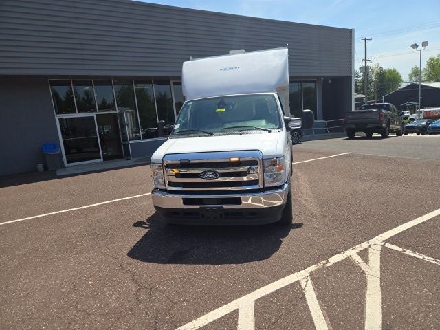 2026 Ford E-Series Cutaway E-350 SRW 138 WB