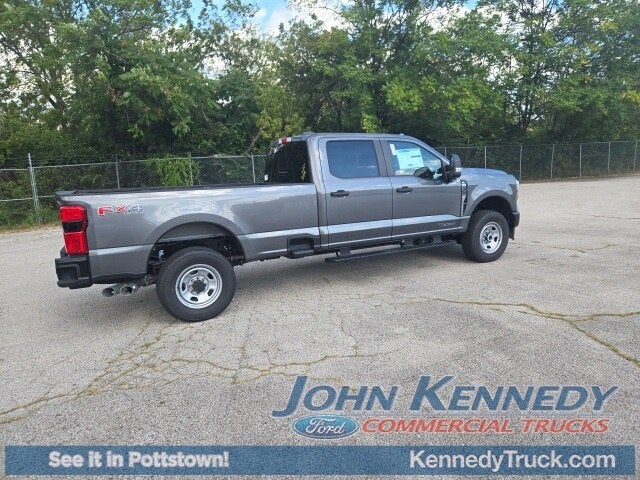 2026 Ford Super Duty F-350 SRW XL 4WD Crew Cab 6.75' Box