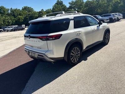 2024 Nissan Pathfinder SL